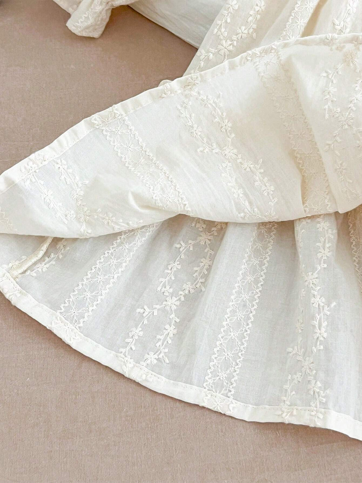 Children's Long-Sleeve Dress with Lace Collar – Vintage Charm