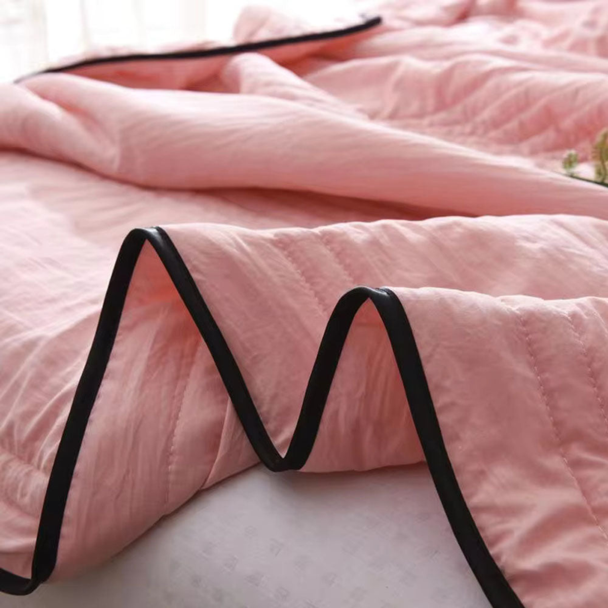 Cooling Blanket Keeps You Comfortable and Cool All Night
