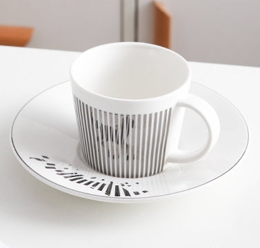 Creative Coffee Mug with Dynamic Mirror Reflection