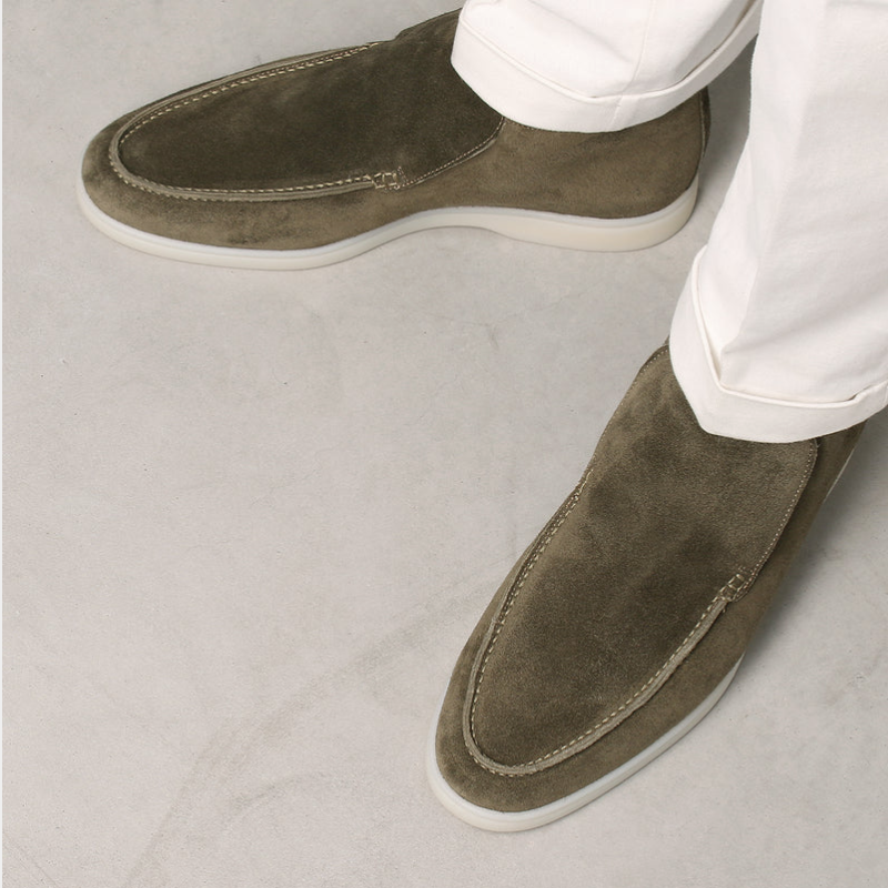 Elegant Men's Suede Loafers – Subtle Chic for Any Occasion