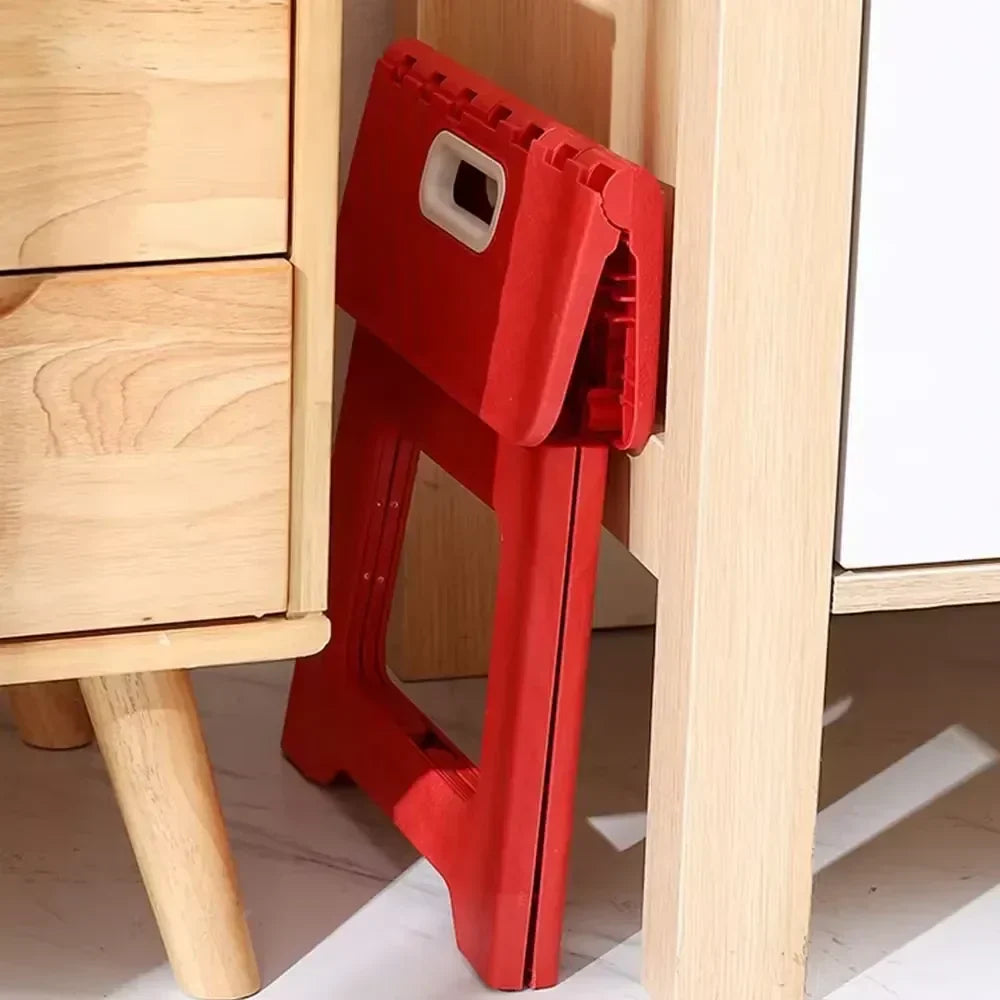 Folding Step Stool – Lightweight, Non-Slip and Versatile for Kitchen and Home Use