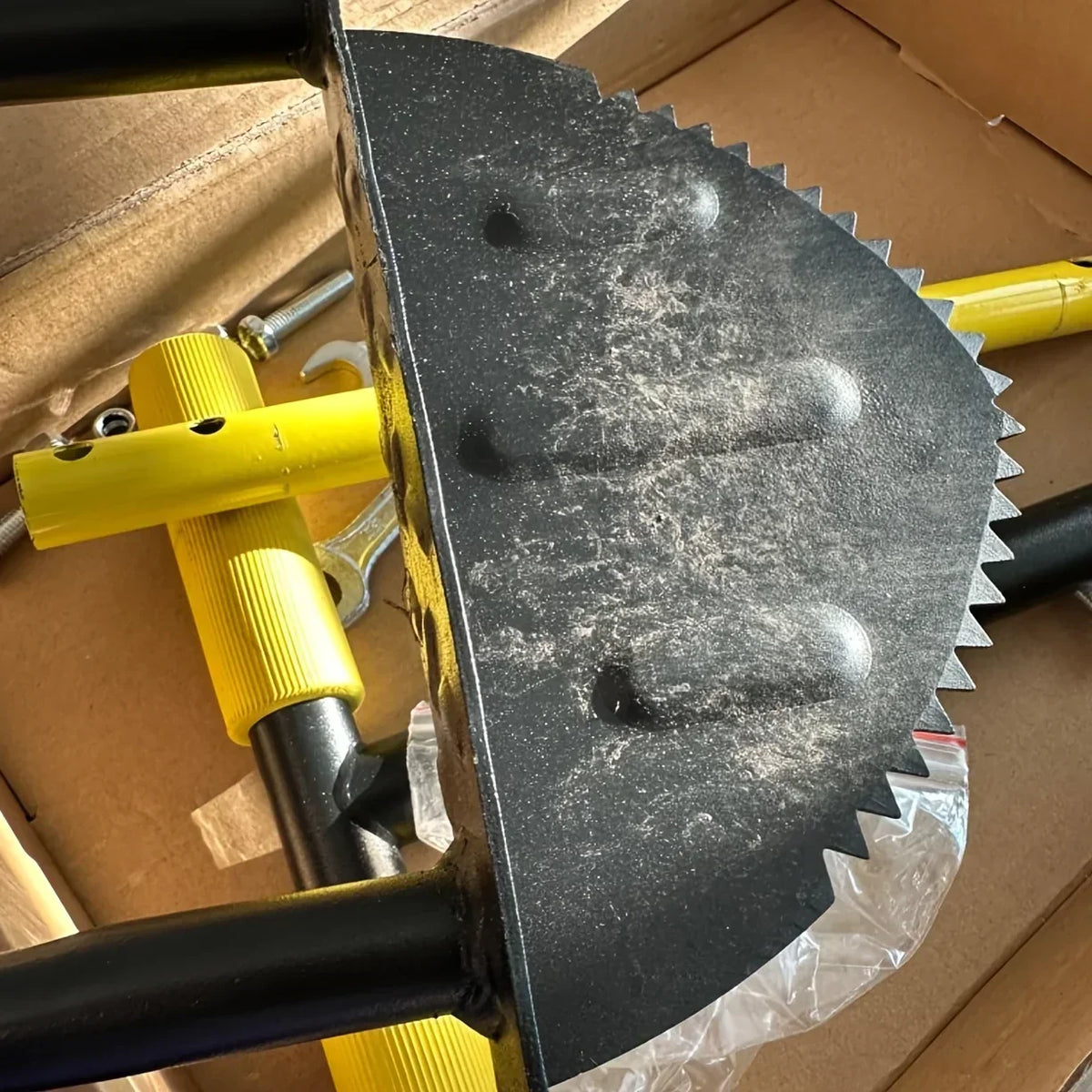 Lawn Edger - Half Moon Design with Serrated Edge - Hand Tool for Clean Lawn Edges & Garden Beds