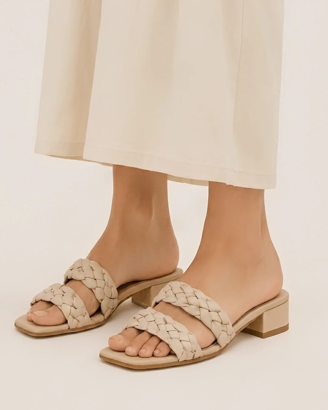 WOMEN'S SHOES