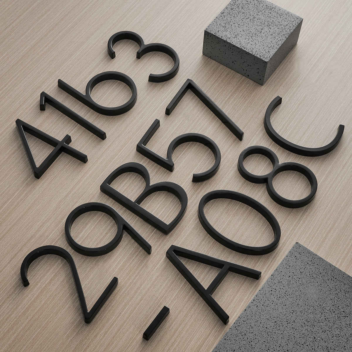 5-Inch Modern Floating House Numbers and Letters in Zinc Alloy for Outdoor Wall Decor