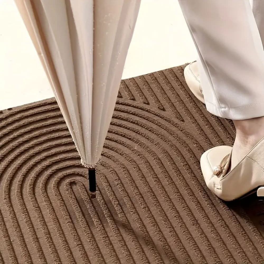 Absorbent, Washable Mat with Fluid Line Pattern