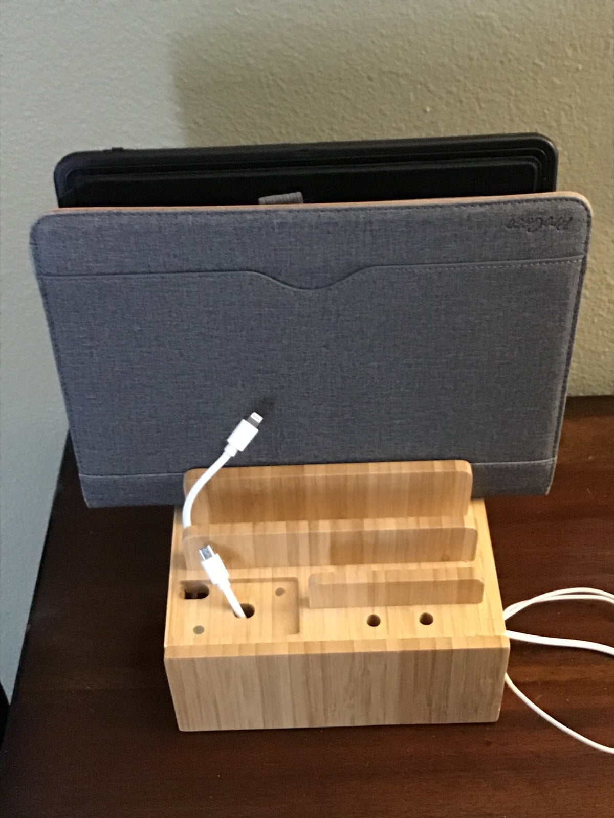 Bamboo Charging Station | 5-Port USB & Organizer | For Smartphone, Tablet & Smartwatch | Includes Cable Set