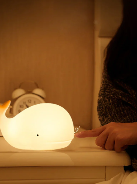 Charming Color-Changing Whale Night Light - Magical Atmosphere
