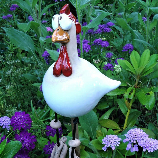 Colorful Hen Garden Figurine Set – Outdoor Decor for Lawn, Patio, and Balcony