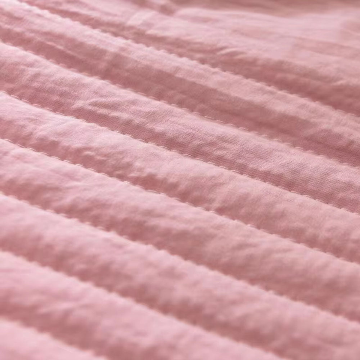 Cooling Blanket Keeps You Comfortable and Cool All Night