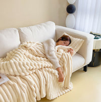Cozy Comfort Blanket - The Perfect Warmth for Winter Evenings