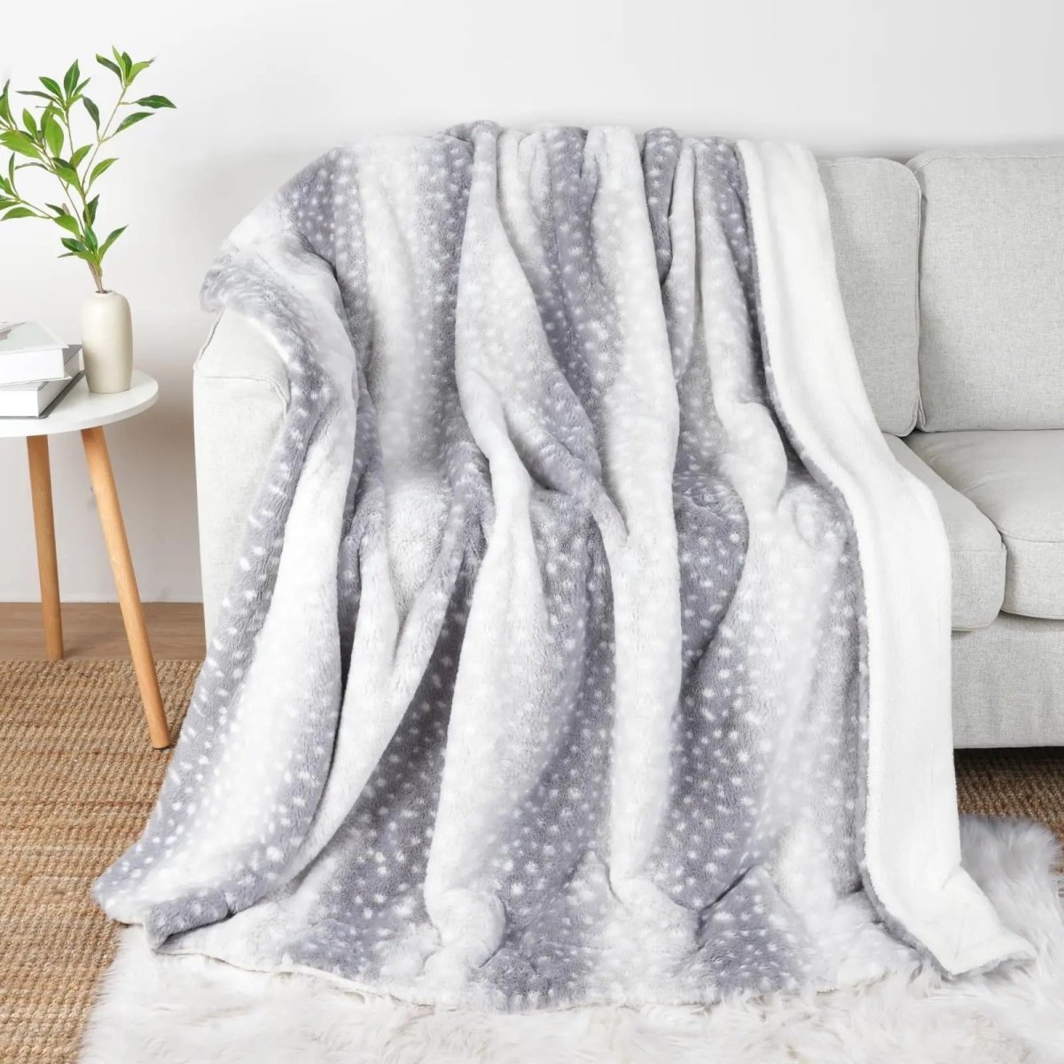 Cozy Faux Fur Blanket with Deer Motif – Reversible Plush Throw