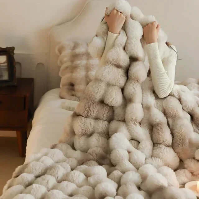 Cozy Faux Fur Throw Blanket – Soft and Warm