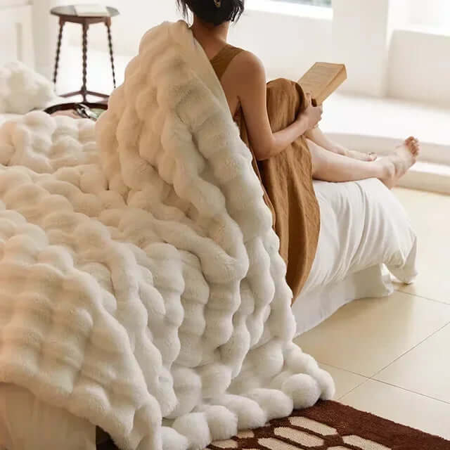 Cozy Faux Fur Throw Blanket – Soft and Warm