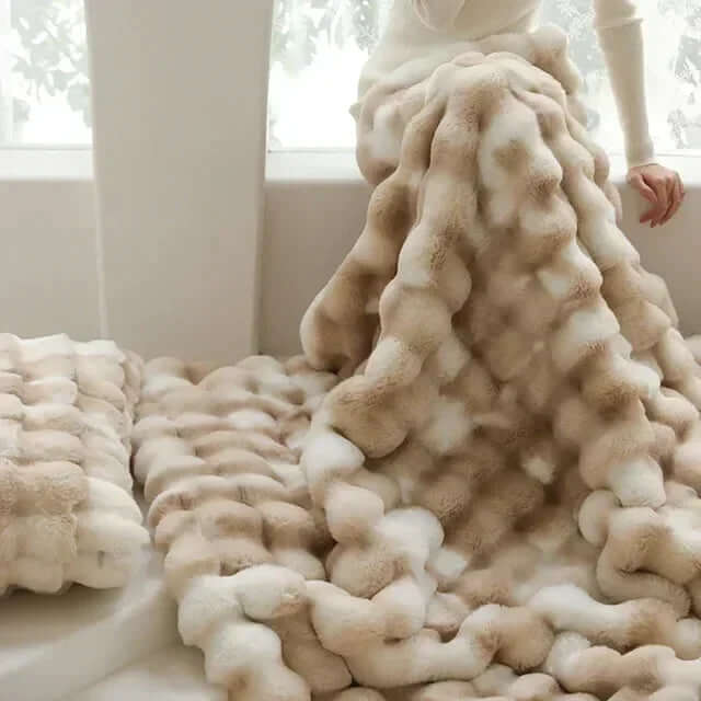 Cozy Faux Fur Throw Blanket – Soft and Warm