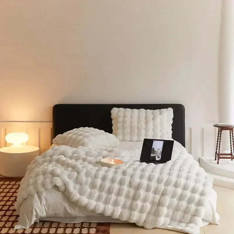 Cozy Faux Fur Throw Blanket – Soft and Warm