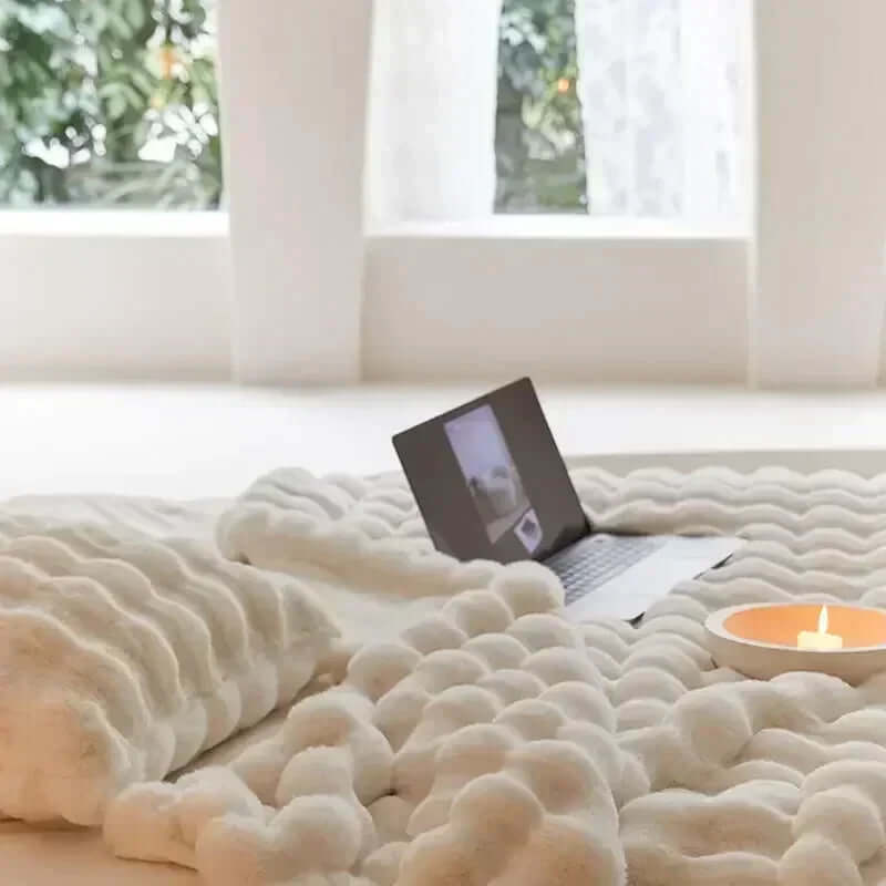 Cozy Faux Fur Throw Blanket – Soft and Warm