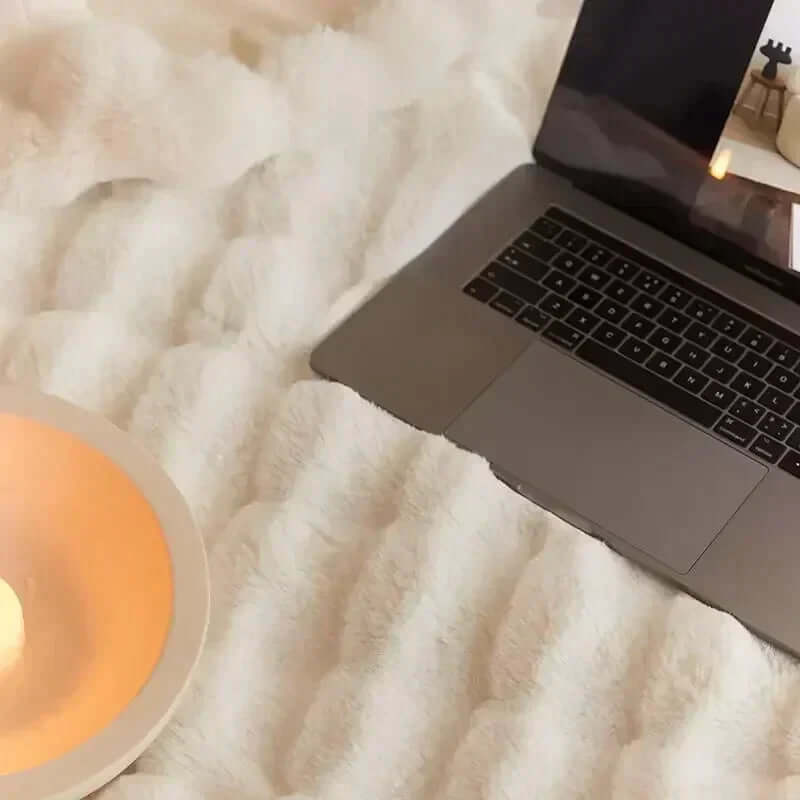 Cozy Faux Fur Throw Blanket – Soft and Warm