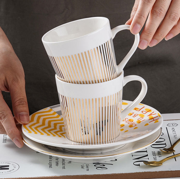Creative Coffee Mug with Dynamic Mirror Reflection