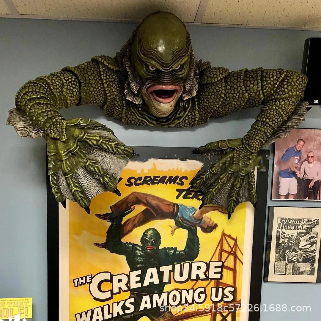 Creature from the Black Lagoon Grab Sculpture Monster Statue for Outdoor Garden & Halloween Decoration