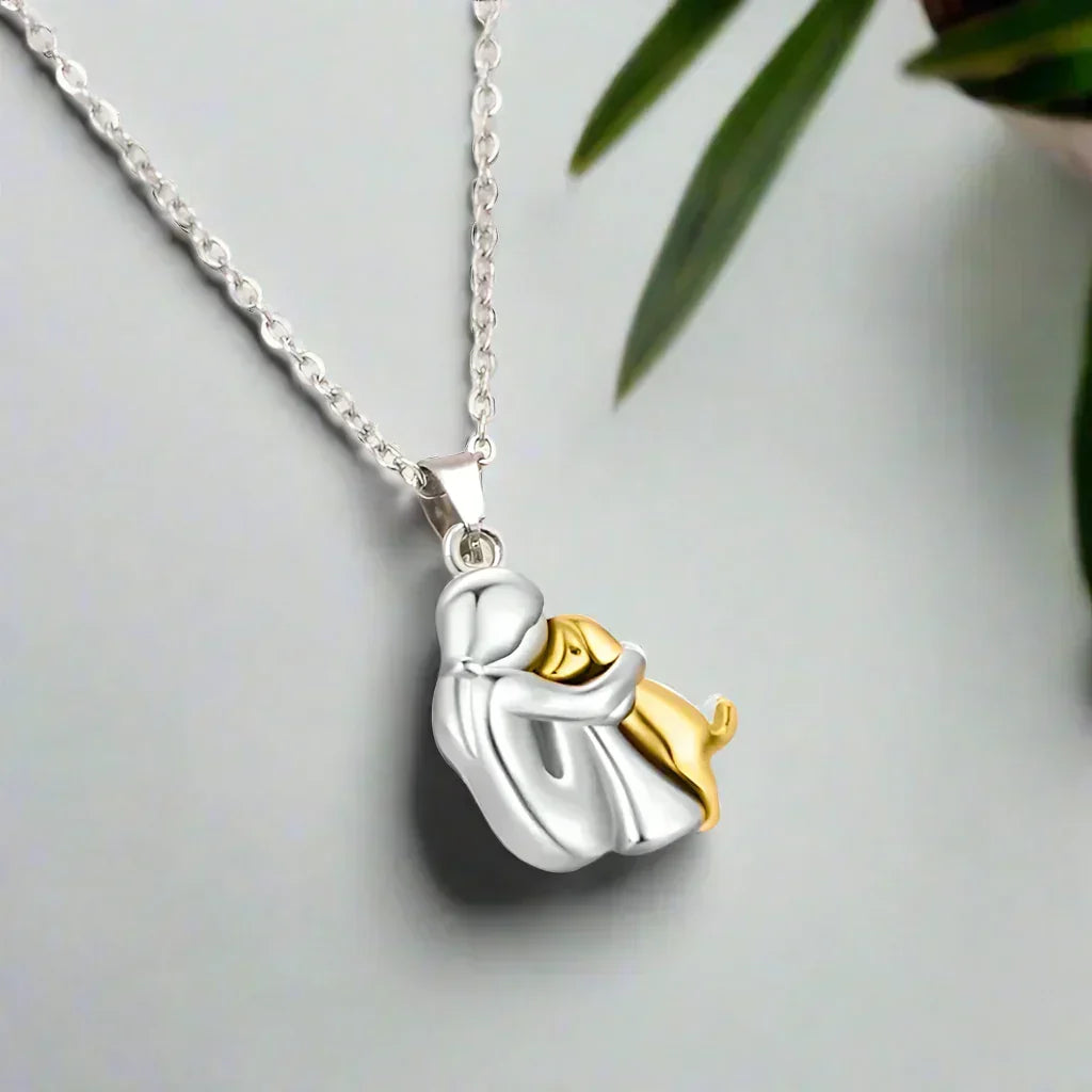 Elegant Hug Pendant Chain Necklace - Stylish Jewelry