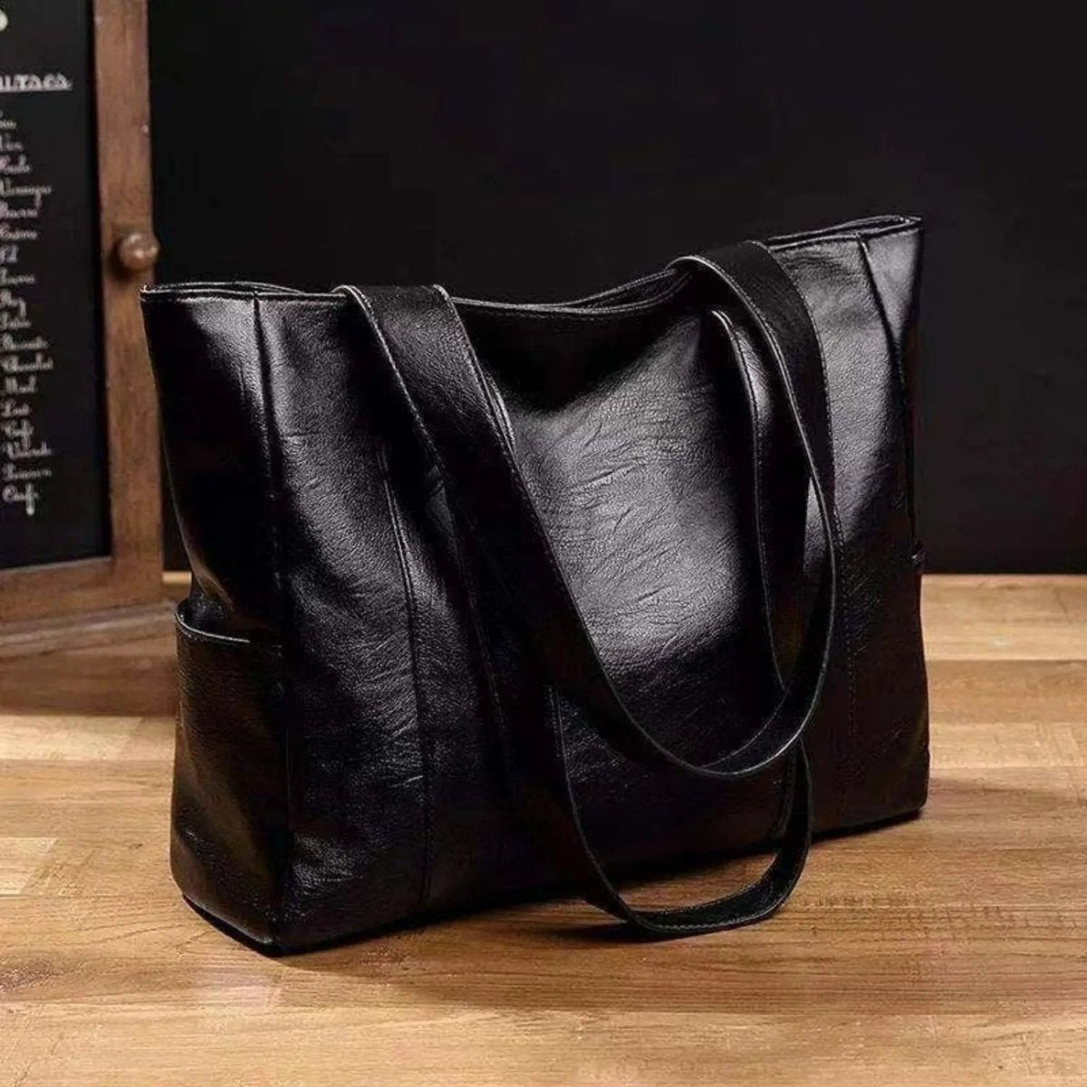 Elegant Retro-Style Shoulder Bag with a Smooth Finish