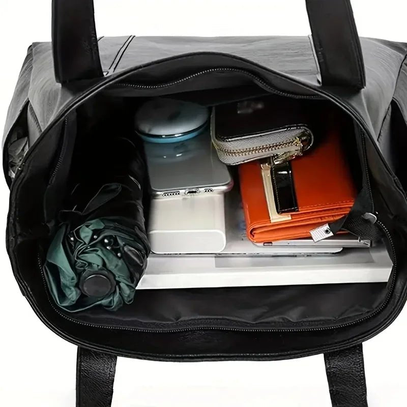 Elegant Retro-Style Shoulder Bag with a Smooth Finish