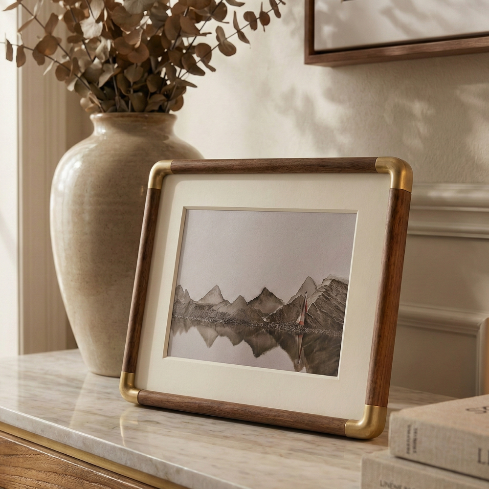 Elegant Vintage-Style Solid Wood Tabletop Picture Frame