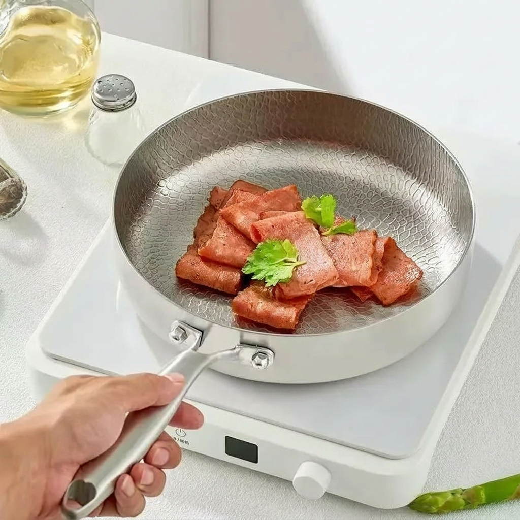 Flat-Bottomed Hammered Titanium Wok Pan
