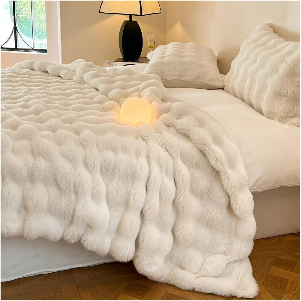 Fluffy Faux Fur Travel Blanket – Soft and Washable Fleece Blanket