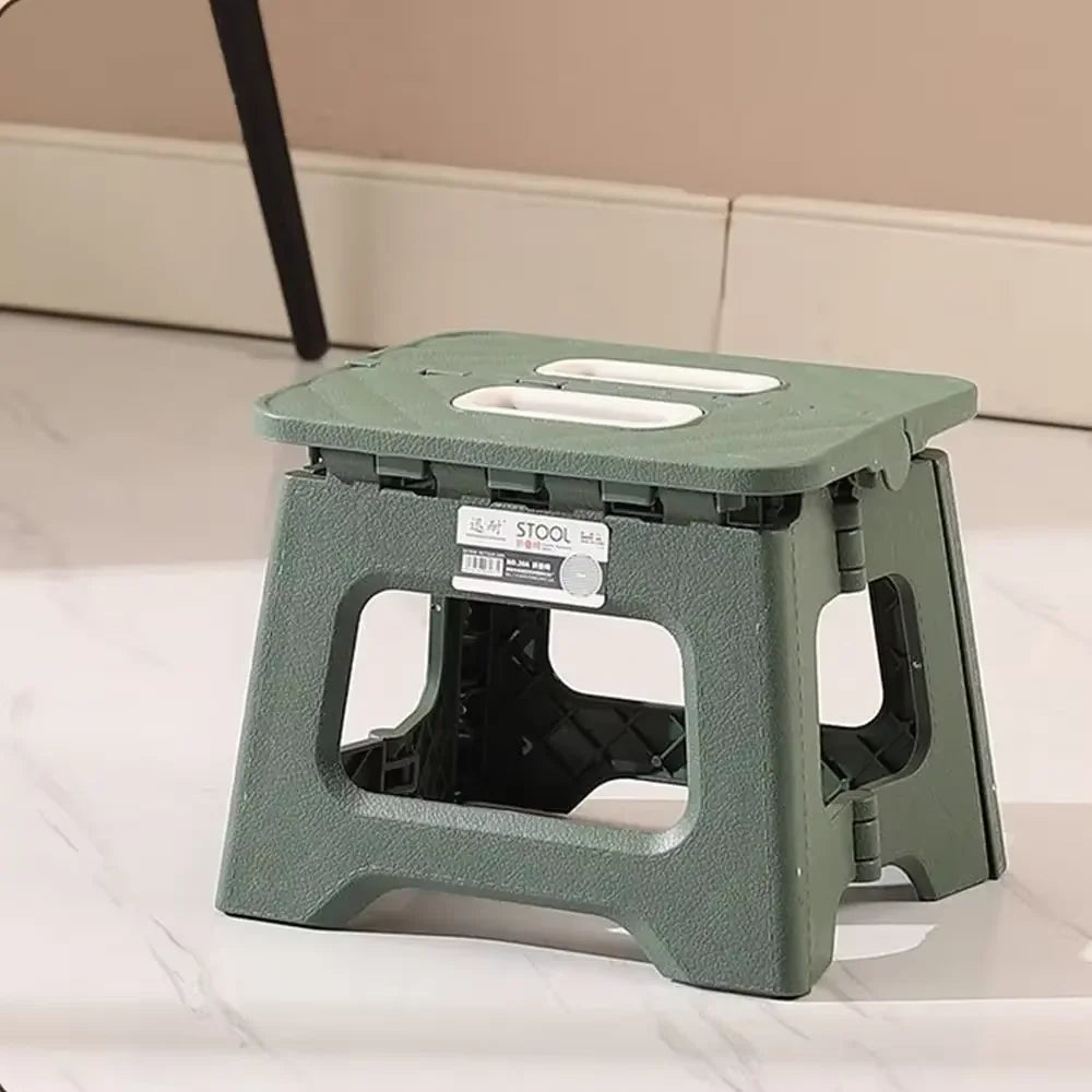 Folding Step Stool – Lightweight, Non-Slip and Versatile for Kitchen and Home Use