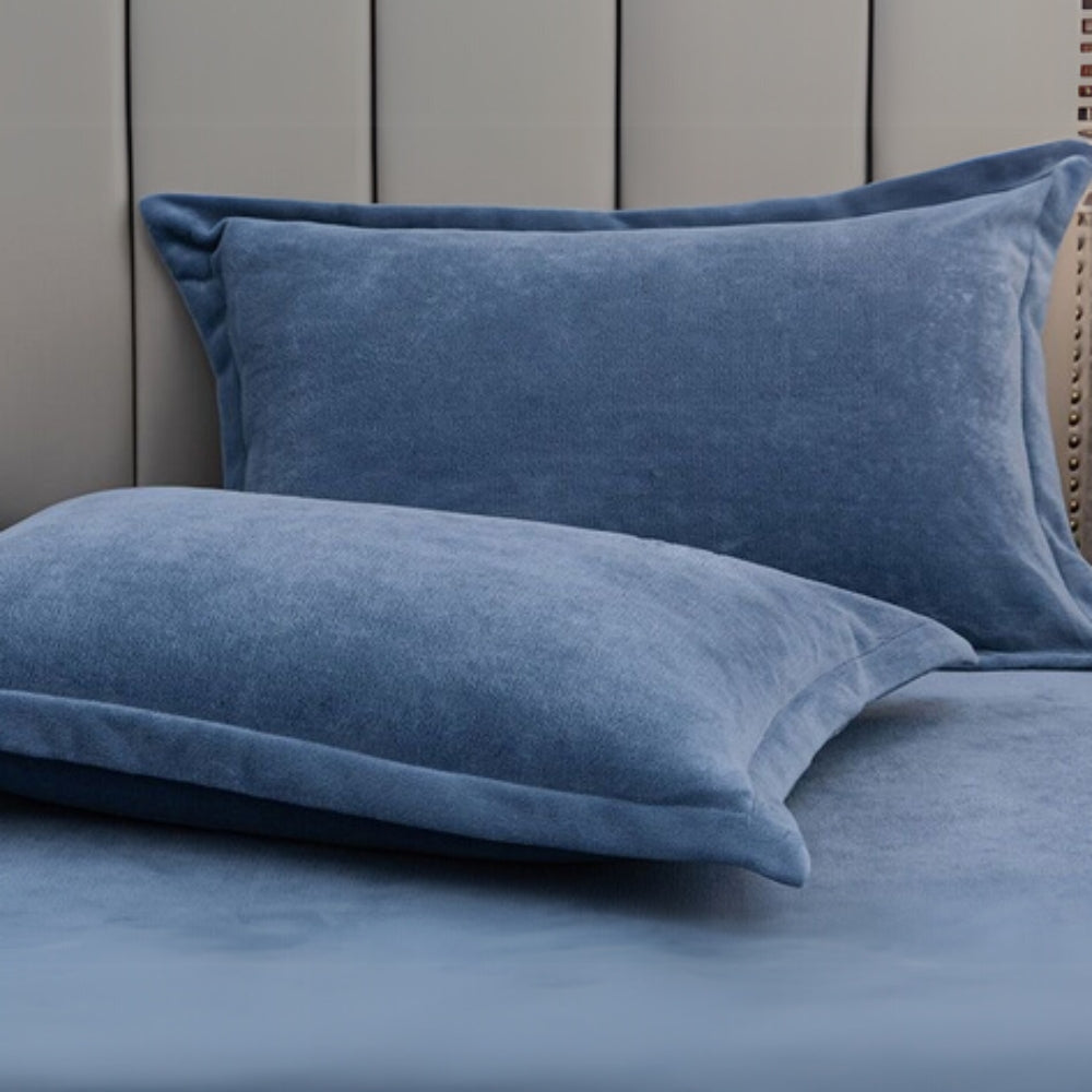 Lightweight and Comfortable Fleece Pillowcases