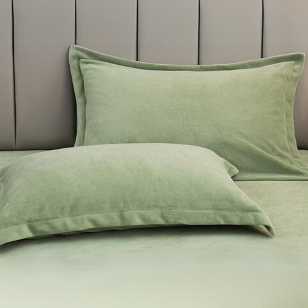 Lightweight and Comfortable Fleece Pillowcases