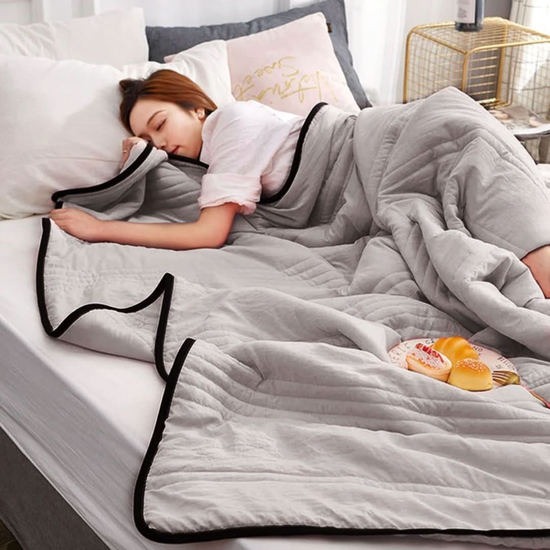 Lightweight Cooling Blanket - Climate-Regulating Ventilated Cover