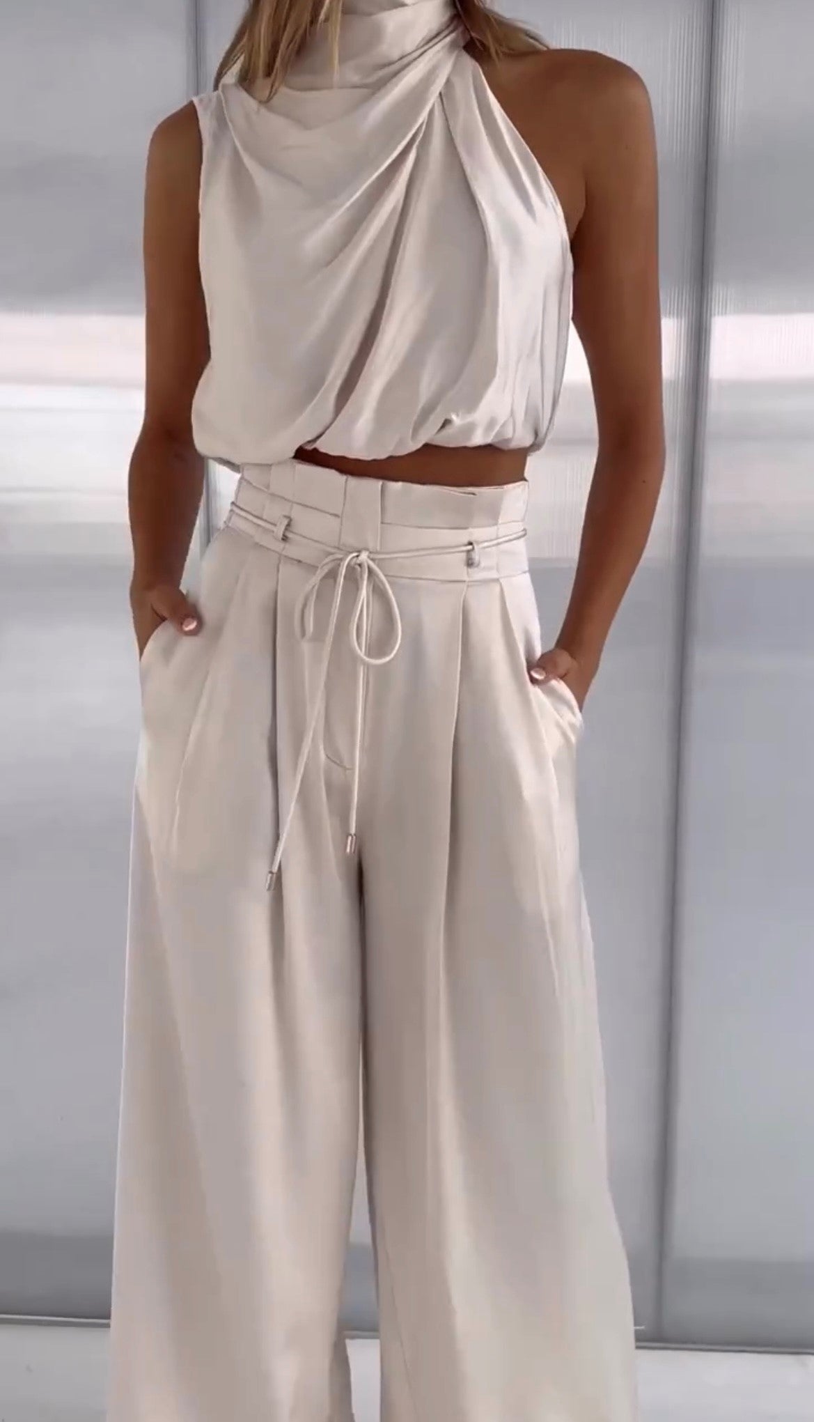 Luxurious Two-Piece Set with Elegant Top and Trousers for Party and Everyday Wear