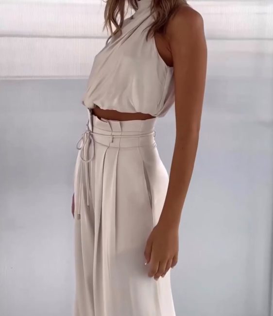 Luxurious Two-Piece Set with Elegant Top and Trousers for Party and Everyday Wear