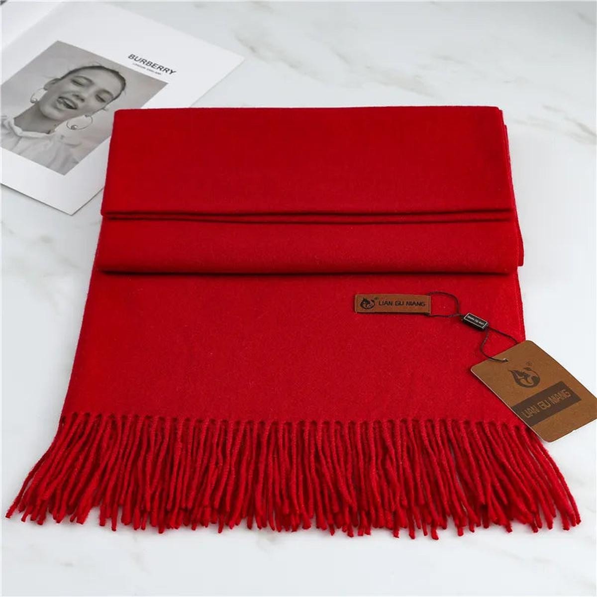 Luxury Cashmere Scarf – Elegance, Warmth & Comfort