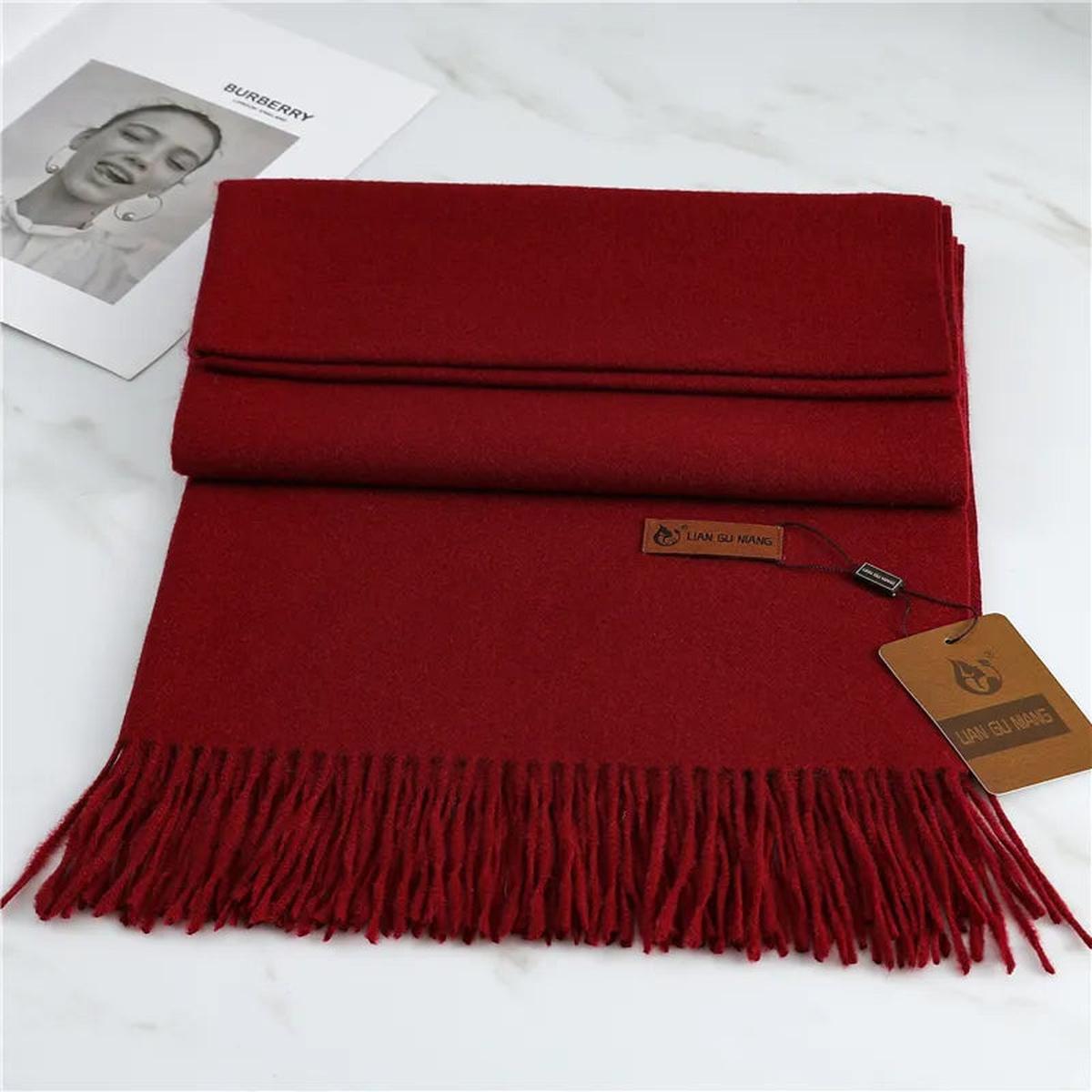 Luxury Cashmere Scarf – Elegance, Warmth & Comfort