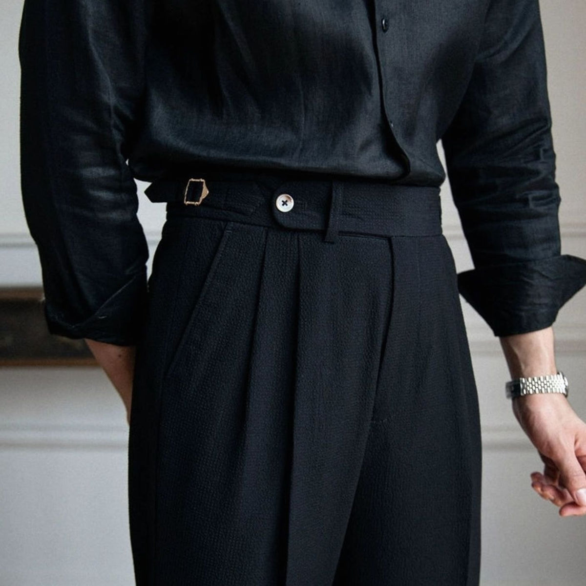 Men's High-Waisted Tailored Pleated Trousers with Buckled Waistband