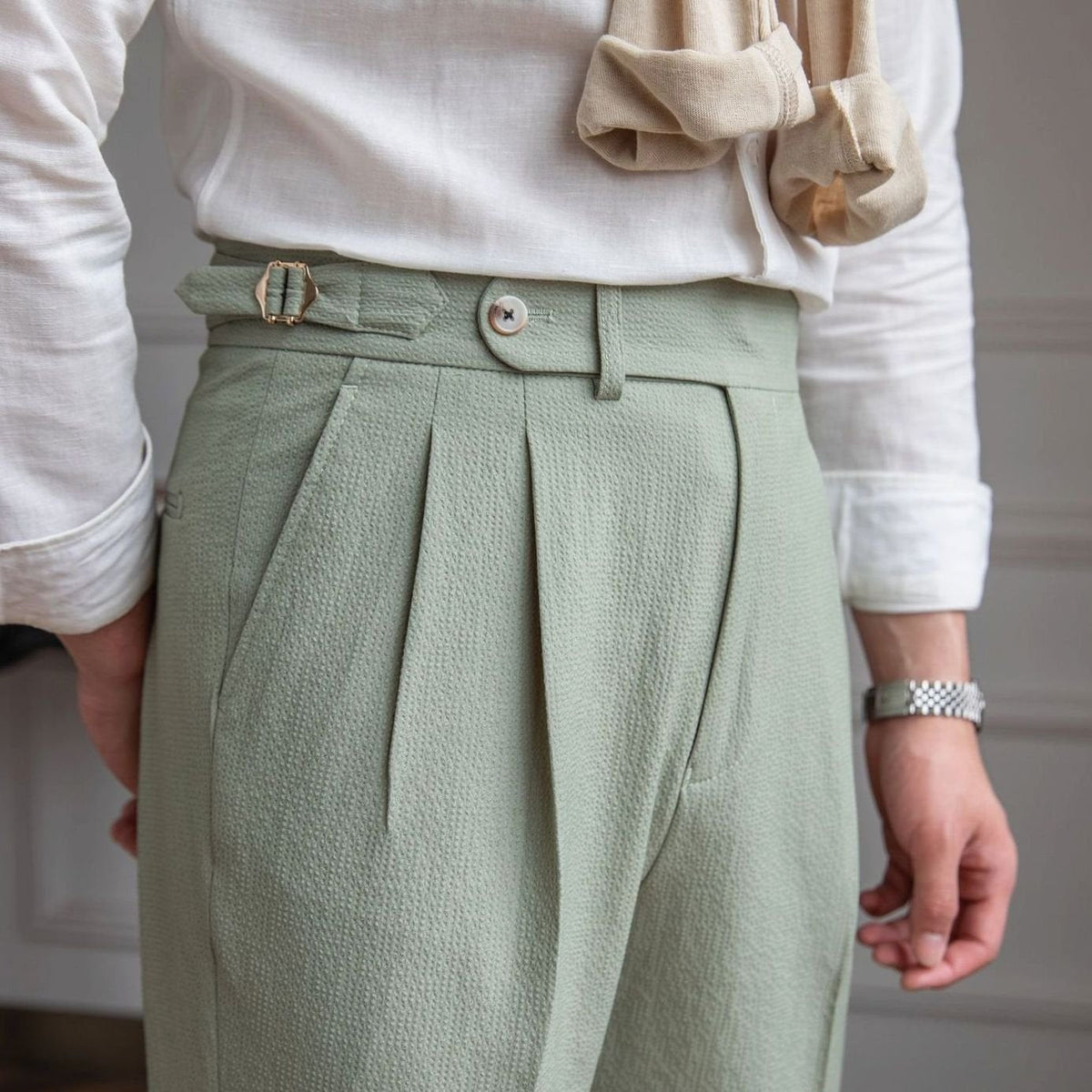 Men's High-Waisted Tailored Pleated Trousers with Buckled Waistband