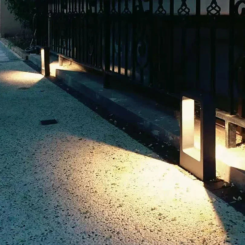 Outdoor Garden Lamp with Durable Mount
