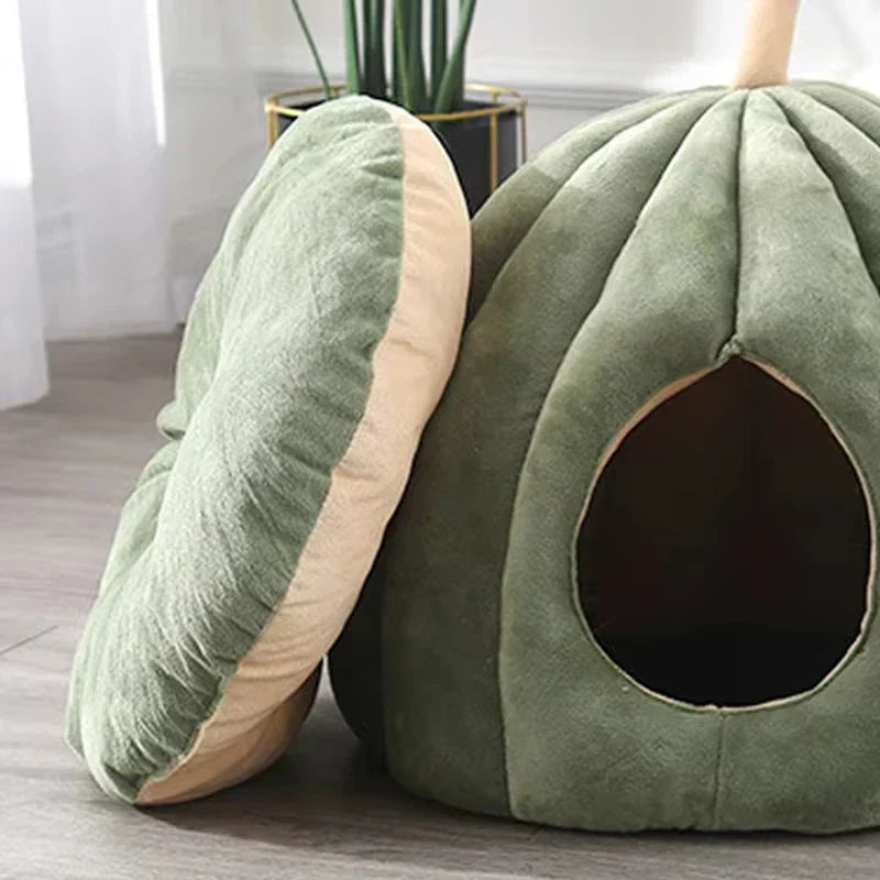Pumpkin Cat Bed – Warm, Washable & Comfortable Cat Hideaway