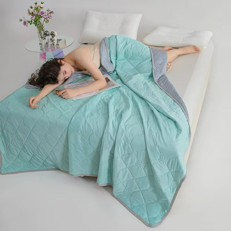 Soft and Breathable Summer Duvet for Air-Conditioned Rooms