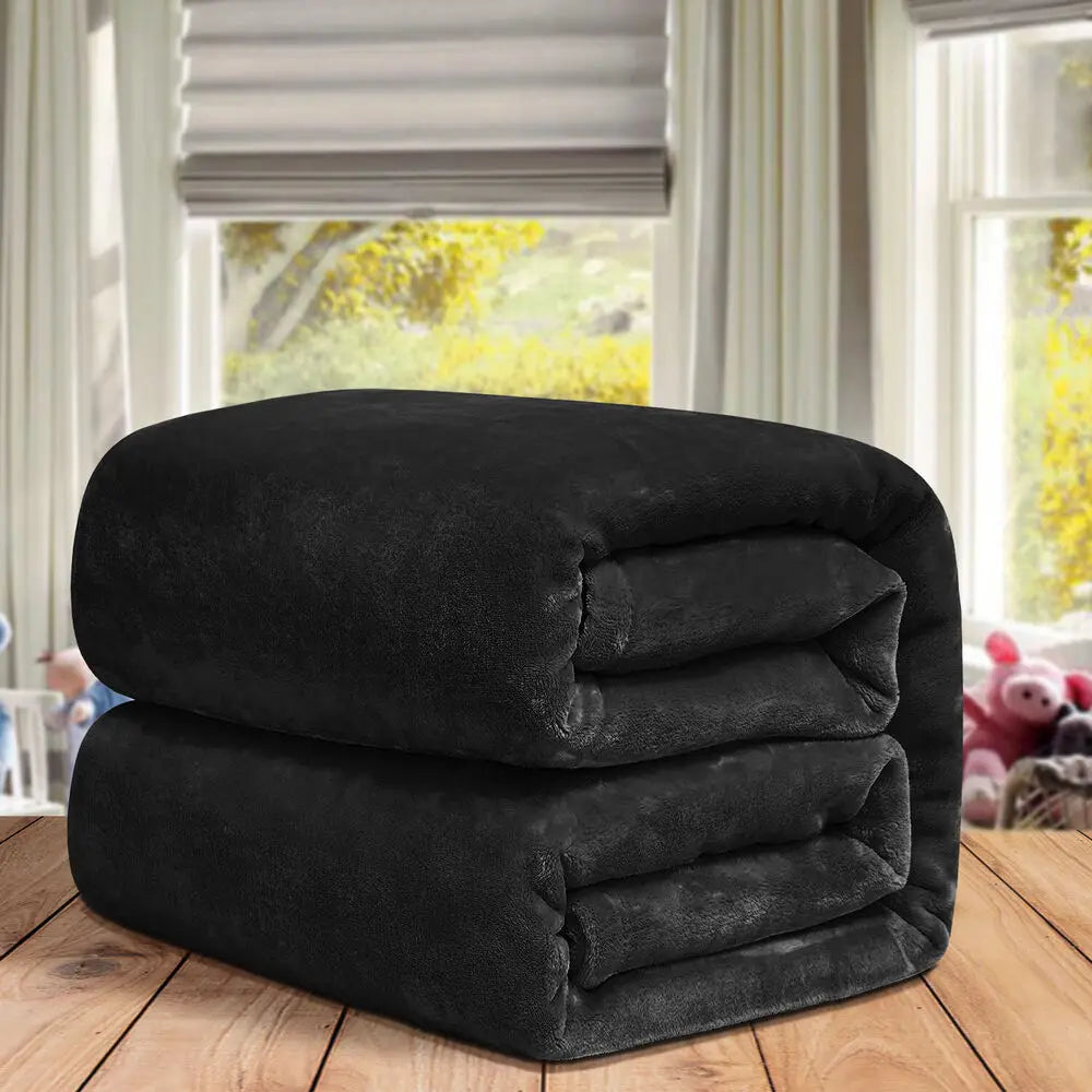 Soft Fleece Blanket – Warm Bedspread for Cold Evenings – Ideal for Relaxing