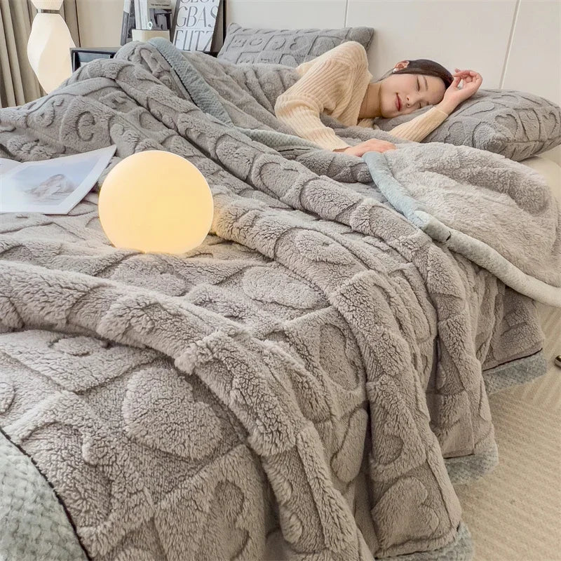 Thick Fleece Blanket with Heart Pattern