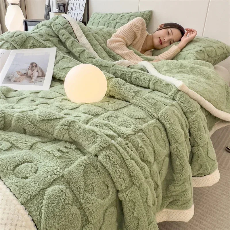 Thick Fleece Blanket with Heart Pattern