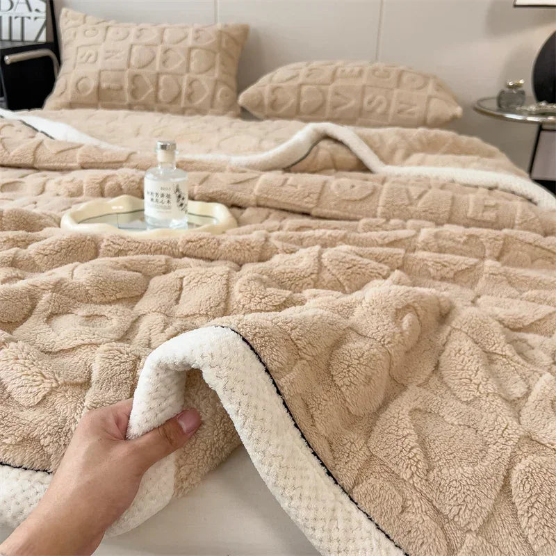 Thick Fleece Blanket with Heart Pattern