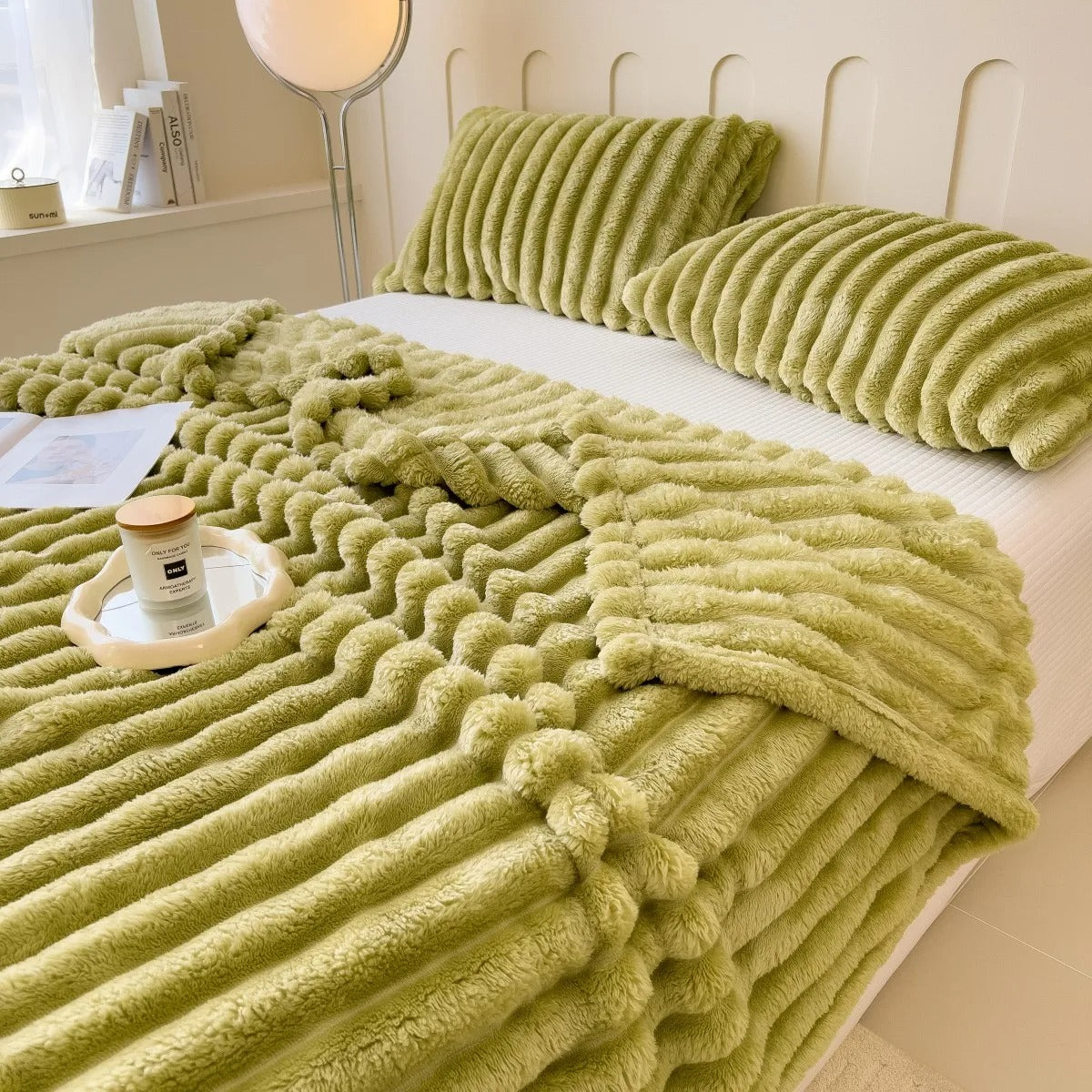 Thick Ribbed Multifunctional Blanket