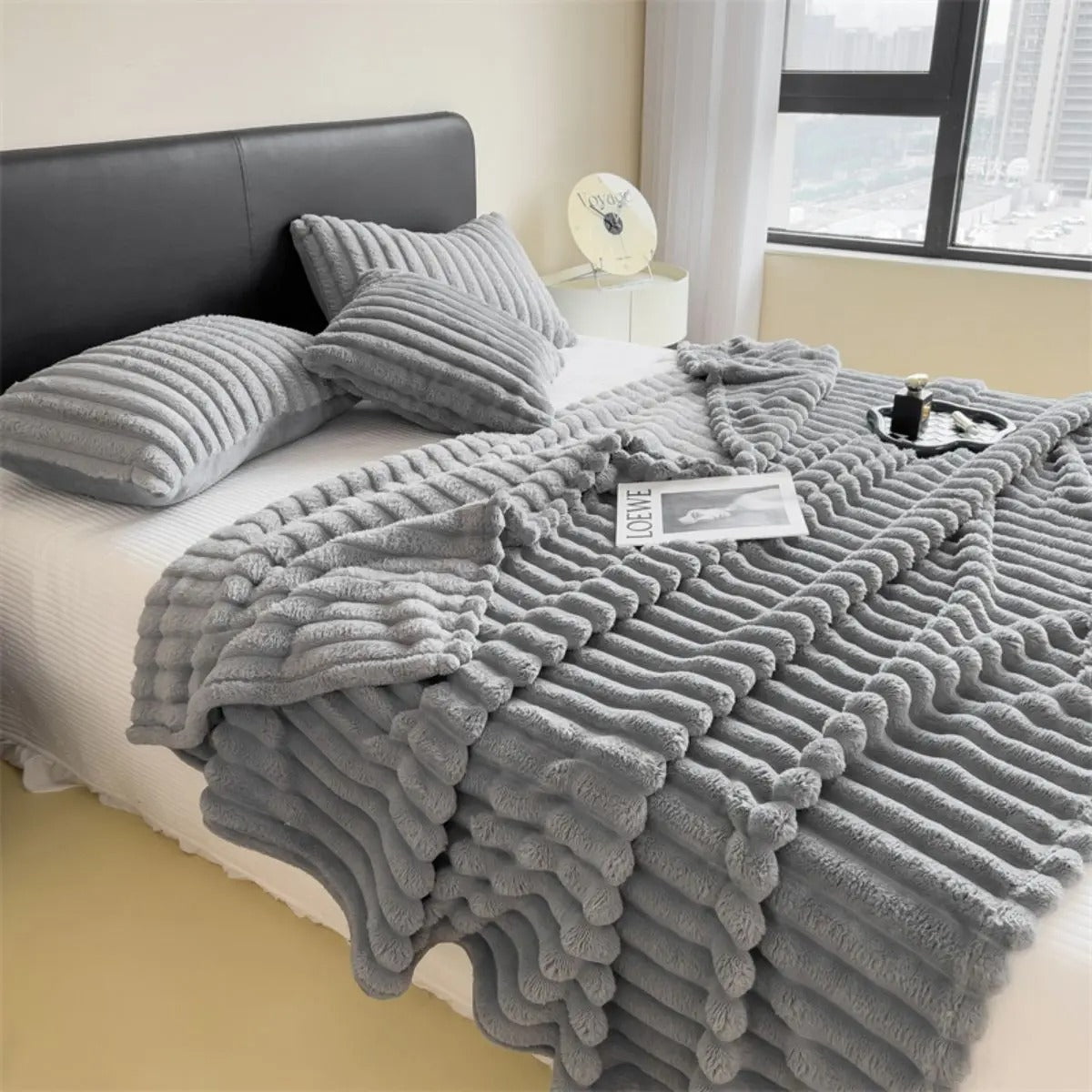 Thick Ribbed Multifunctional Blanket