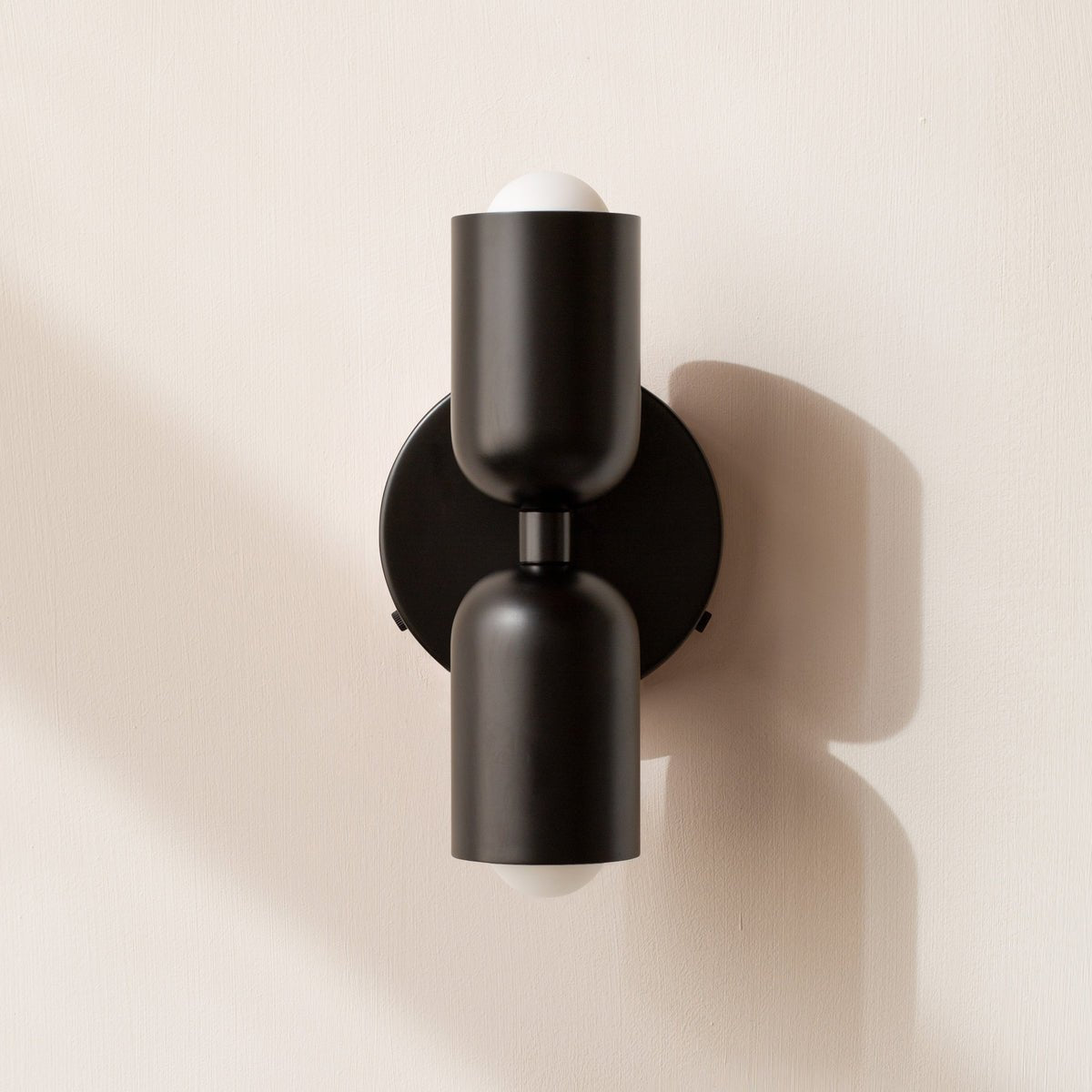 Vintage-Style Dual-Head Wall Light with Adjustable Lights