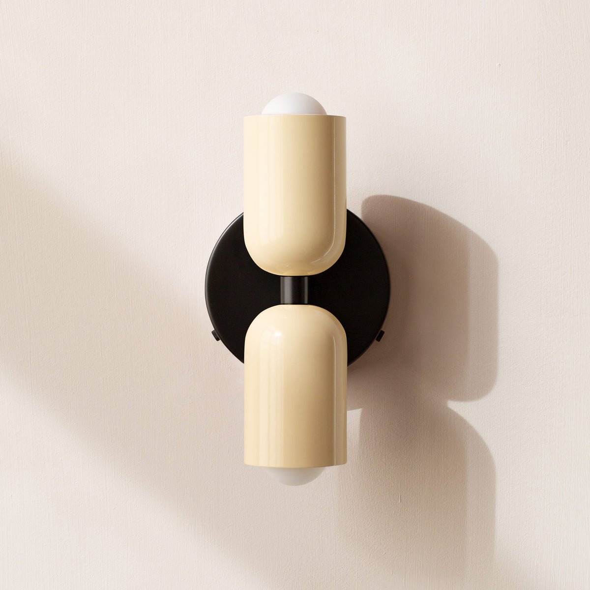 Vintage-Style Dual-Head Wall Light with Adjustable Lights